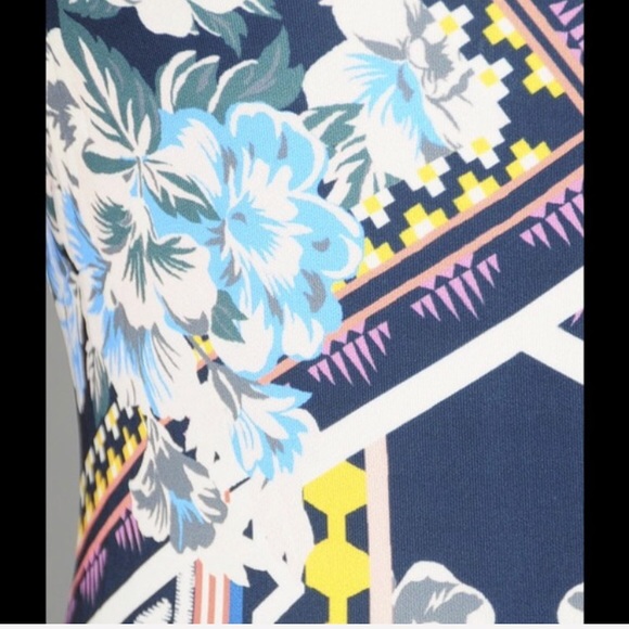 Sexy Scoop Neck Bodycon Dress - Picture 6 of 6